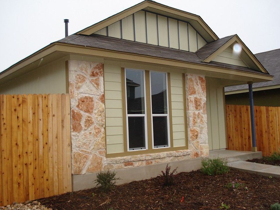 Cratsman Style Bungalow with Accent Stone 