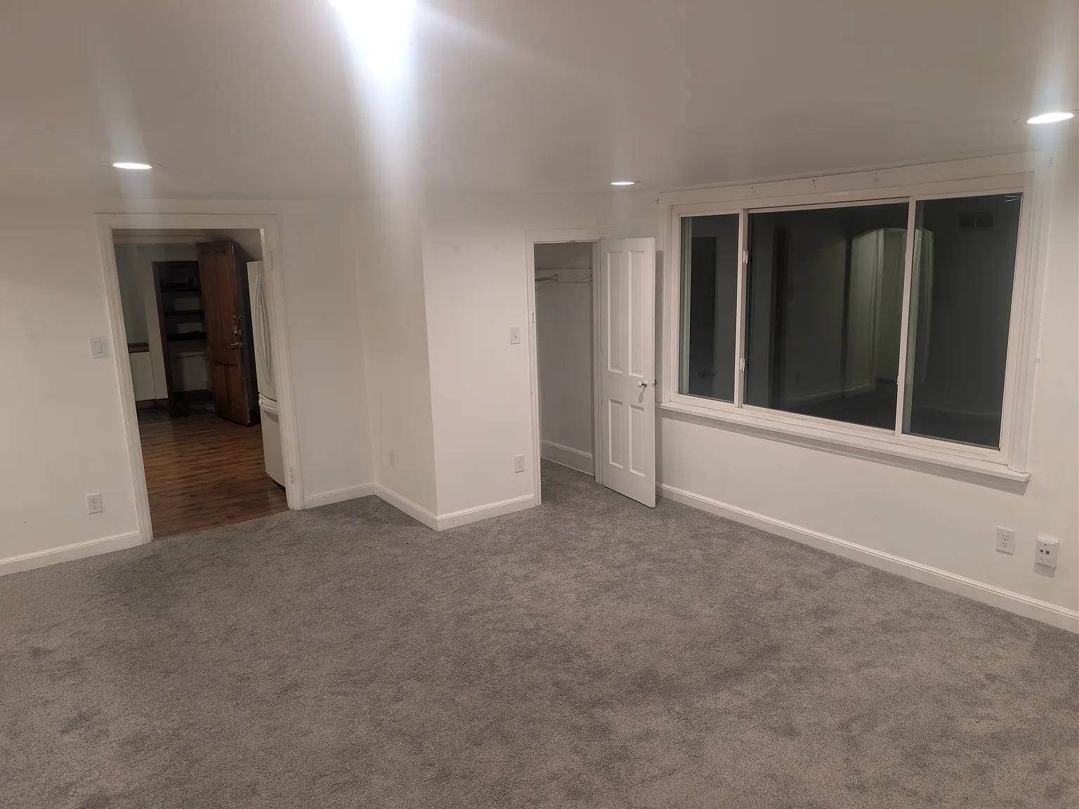 3 bed, 850 sqft, $1,300 — Photo 3