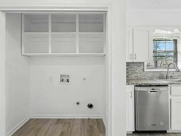 210 Wayside Dr — Photo 8
