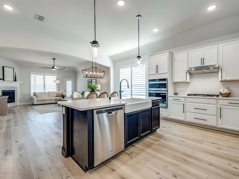 230 Fox Crossing Ln — Photo 2