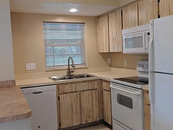 5th image of 3320 Barnsdale Dr #7272387744