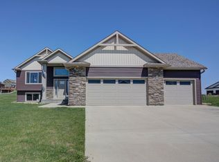 952 Golfview Ave, Zumbrota, MN 55992