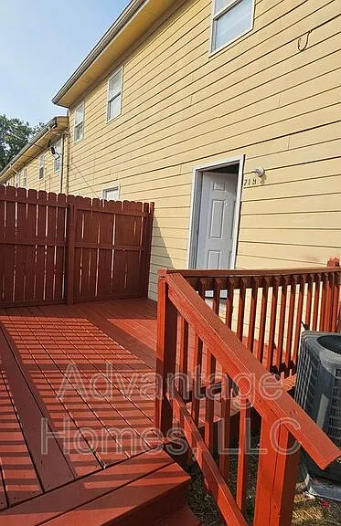 721 N 70th Ter — Photo 10