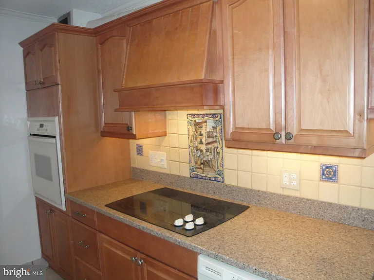 8370 Greensboro Dr #1019 — Photo 16