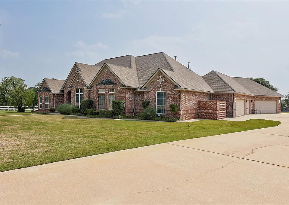 1st image of 68 Stonegate Dr