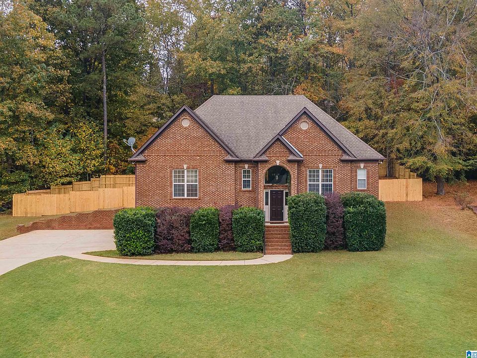 1st image of 850 Crestview Pl