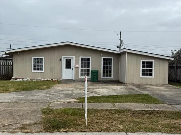 429 E Butterfly Cir, Gretna, LA 70056