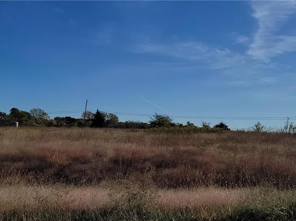 28861 Hackberry Cir, Paola, KS 66071