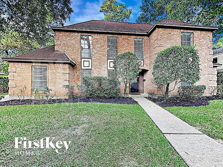 2511 Riverlawn Dr — Photo 1