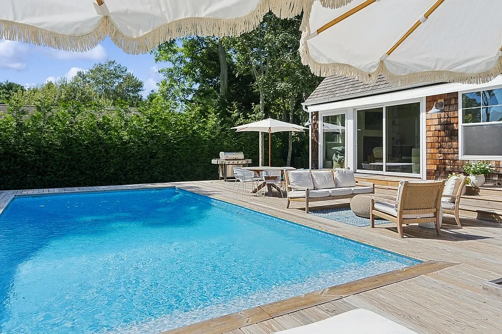 Bridgehampton Prime Location — Photo 2