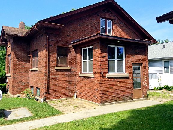 3rd image of 114 Saint James St
