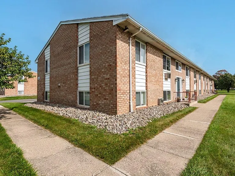 Glenbrook Manor Apartment Homes — Photo 20