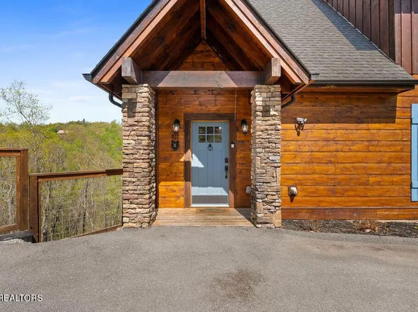 817 Pine Top Ln, Gatlinburg, TN 37738