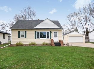 1775 Pinewood Dr, Shoreview, MN 55126