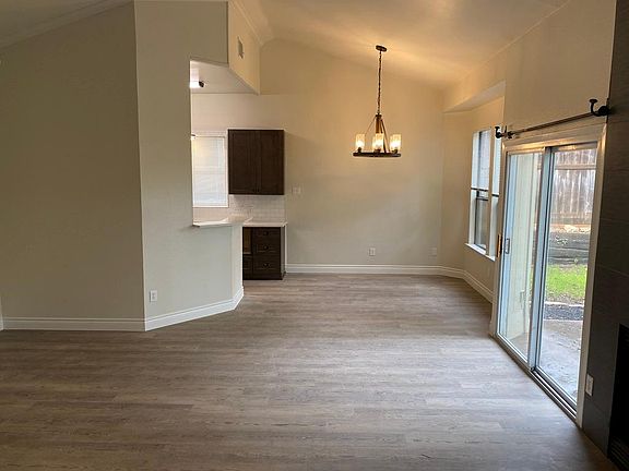 Breakfast/Dining area