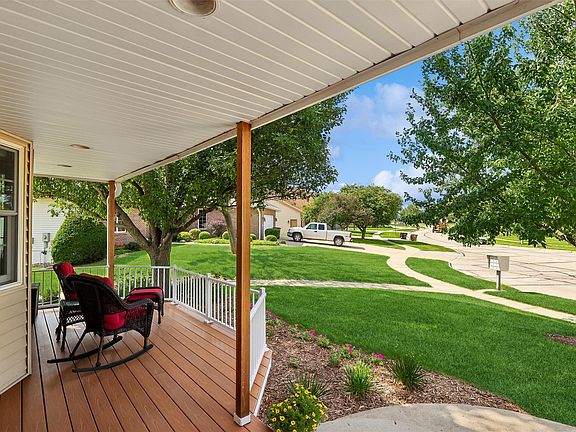 3rd image of 1013 Alderwood Ct SW