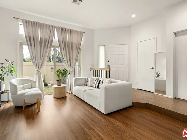22525 Sherman Way Unit 203, Los Angeles, CA 91307