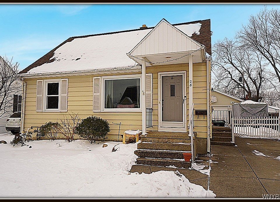 1st image of 28 Clarence Harder Dr