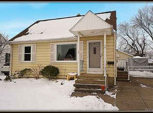 28 Clarence Harder Dr, Tonawanda, NY 14150