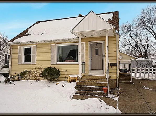 28 Clarence Harder Dr, Tonawanda, NY 14150