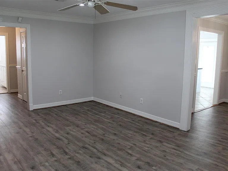 2914 Pitzlin St — Photo 3