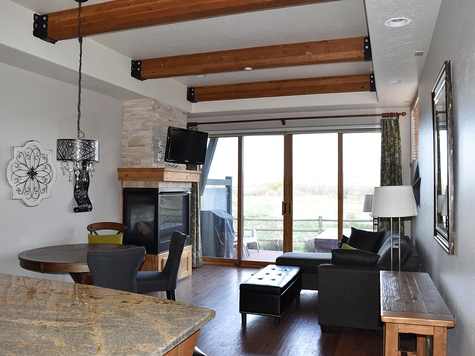 Living/dining room