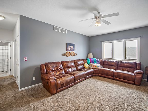 3rd image of 715 SE Kensington Rd