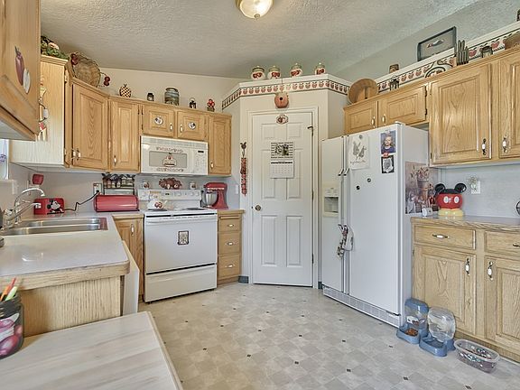 5th image of 3025 Laurence Ct