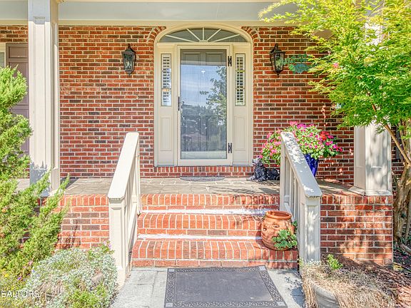 4th image of 1344 Knightsbridge Dr