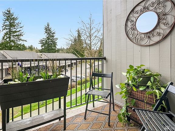 4th image of 6674 137th Ave NE #493