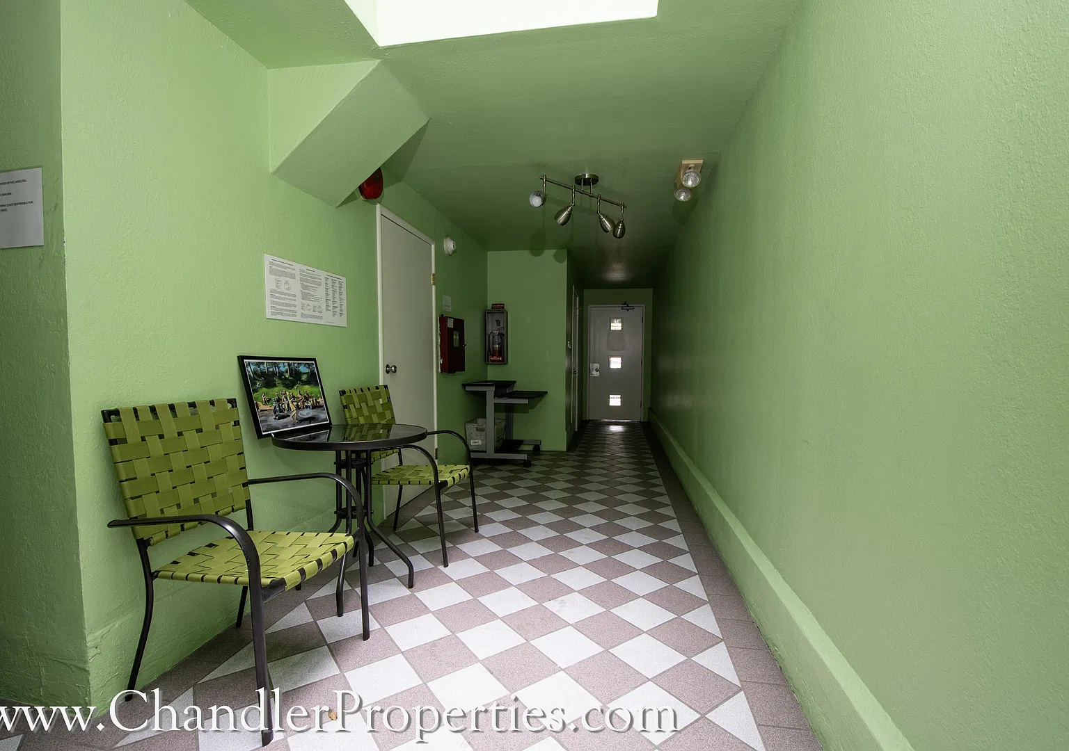 525 Cole Street Apt — Photo 3