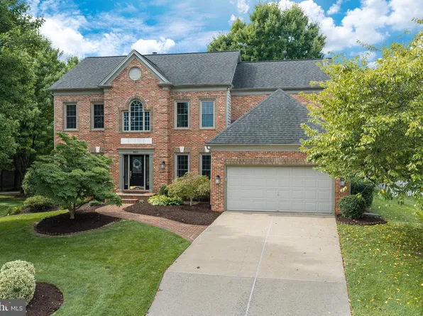 8622 Larkview Ln, Fairfax Station, VA 22039