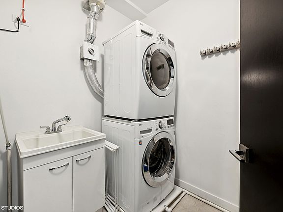 4th image of 1801 W Chicago Ave Unit 2E