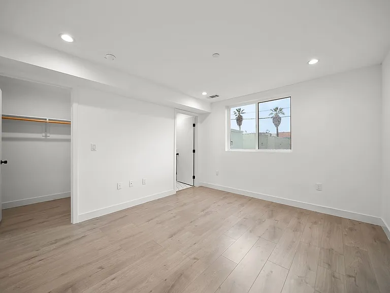 171 S Hoover St — Photo 54