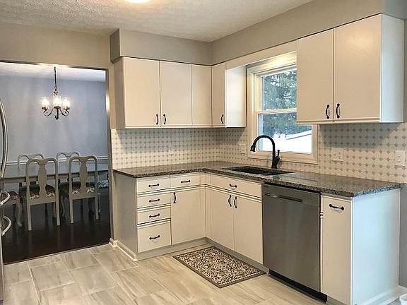 5th image of 2166 Sunnyhill Dr NE
