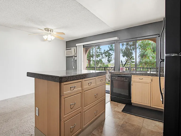 7858 Cowles Mountain Ct #D27 — Photo 11