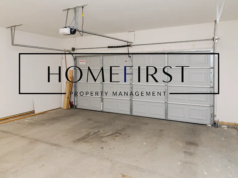 112 Newport Ln — Photo 6