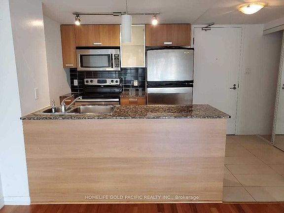 4th image of 37 Grosvenor St #1204
