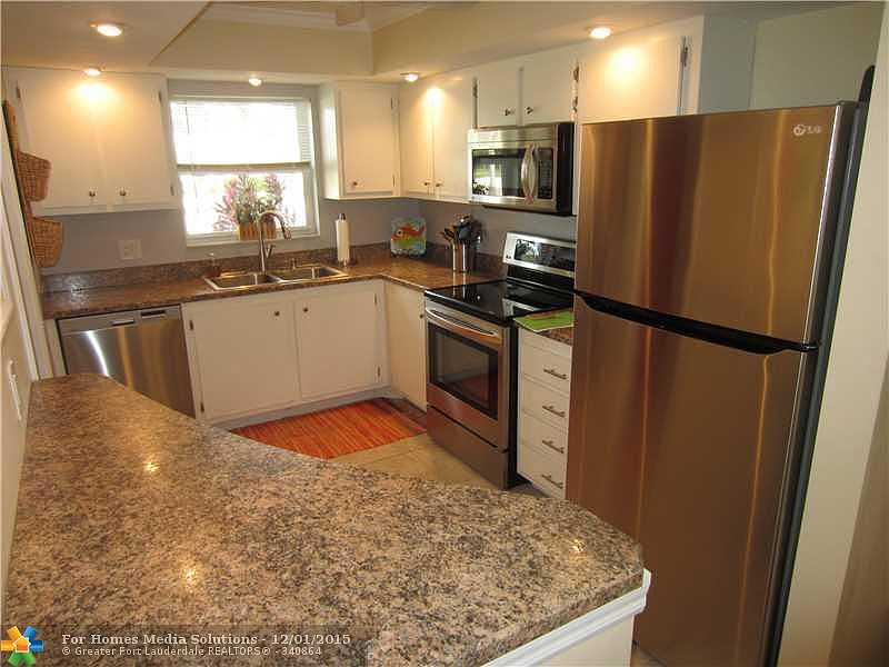 1st image of 700 SE 6th Ave APT 101