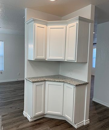 4th image of 414 Agnes Dr