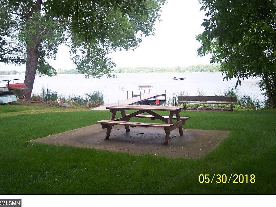 2nd image of 215 W Eagle Lake Dr