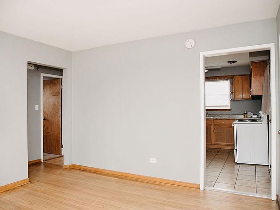 5th image of 9817 Schiller Blvd
