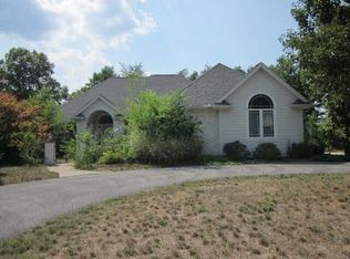 9061 Legacy Ct, Temperance, MI 48182