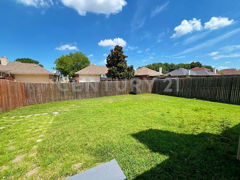 7700 Glenoaks Dr — Photo 21