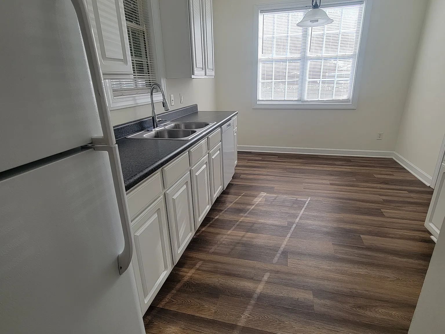 2 bed, 2.5 bath, 1354 sqft, $1,750 — Photo 2