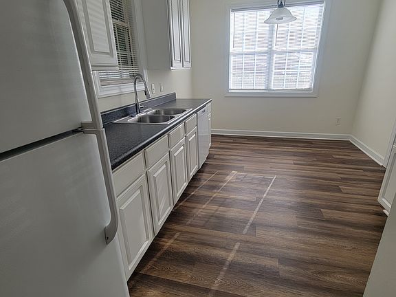 4th image of 6913 Lynn Townes Ct