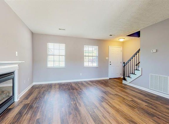 3rd image of 756 Settlers Pond Way