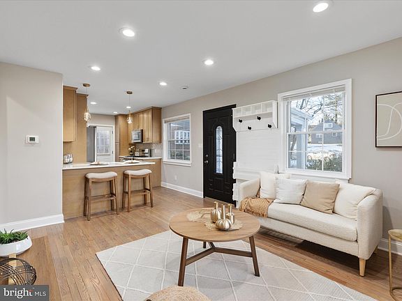 5th image of 7143 Roosevelt Ave