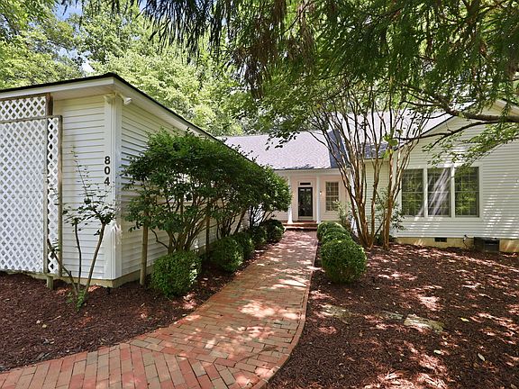 4th image of 804 Millcroft