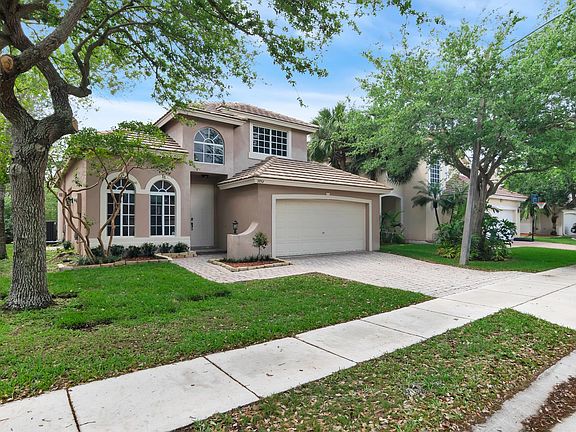 For a video tour click this link: https://youtu.be/r3iJ5wg6Enc